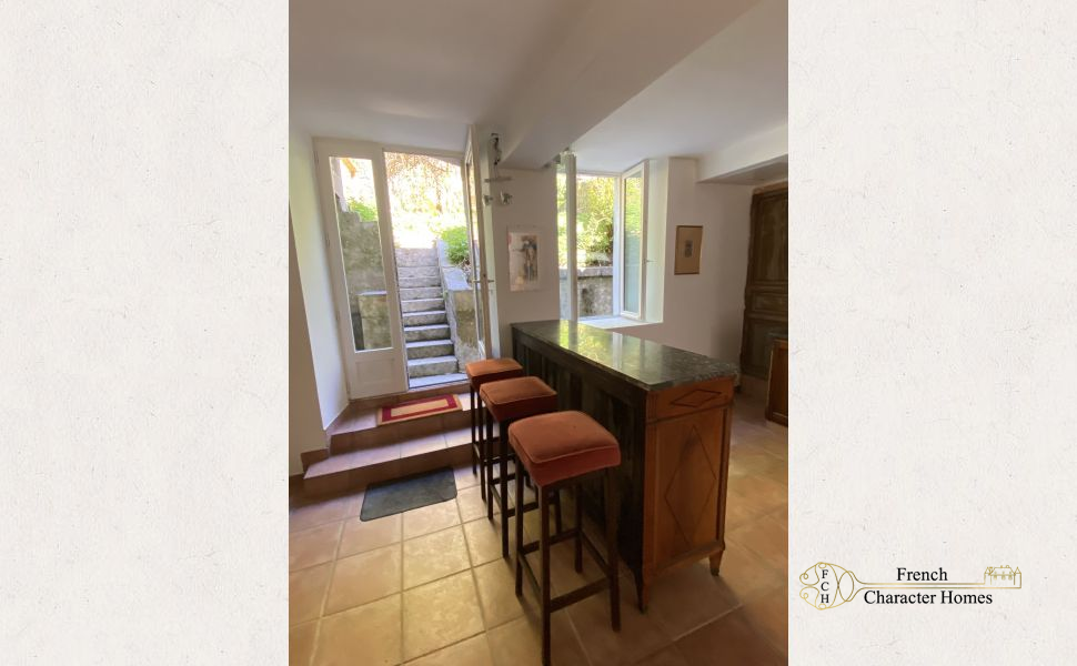 Beautiful Mountain Property with Superb Views in the Heart of this lovely Pyrenean Village