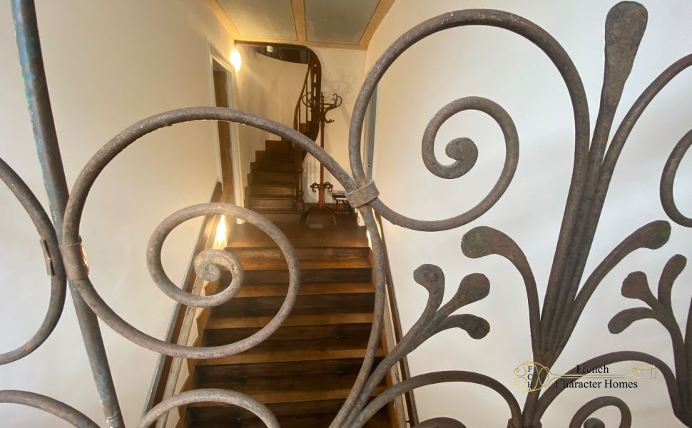 Beautiful Mountain Property with Superb Views in the Heart of this lovely Pyrenean Village