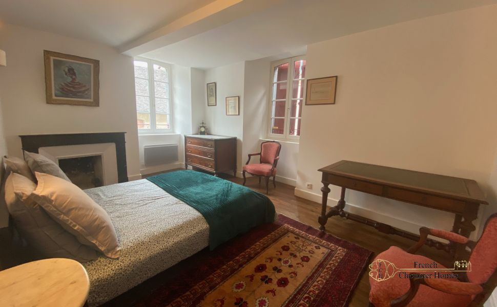 Beautiful Mountain Property with Superb Views in the Heart of this lovely Pyrenean Village