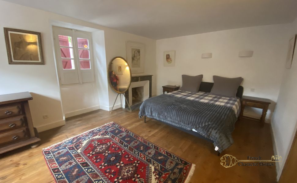 Beautiful Mountain Property with Superb Views in the Heart of this lovely Pyrenean Village