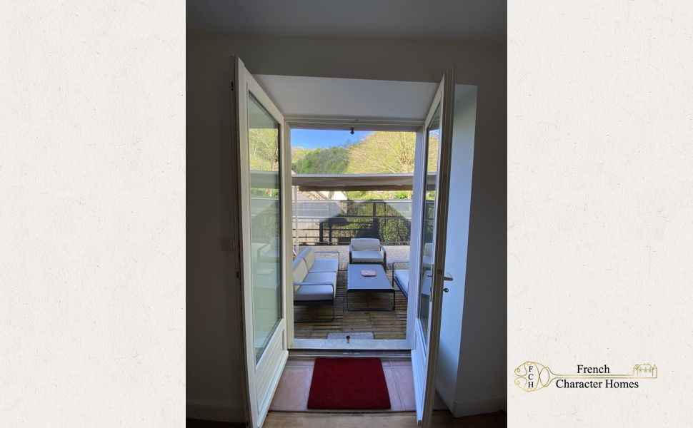 Beautiful Mountain Property with Superb Views in the Heart of this lovely Pyrenean Village