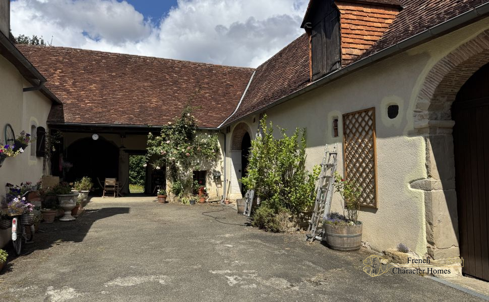 Charming 19C Bearnaise Farmhouse With Courtyard, Barns And Landscaped Gardens