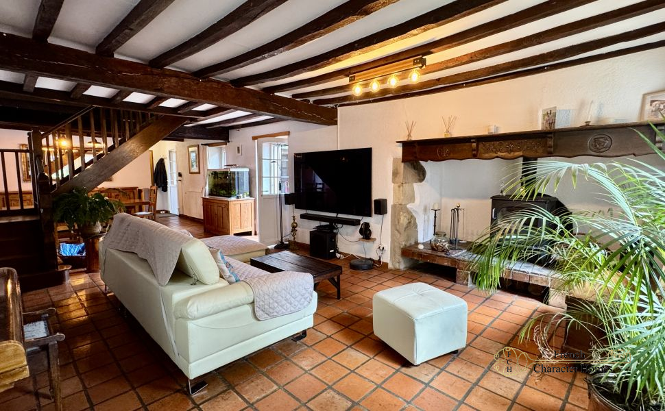 Charming 19C Bearnaise Farmhouse With Courtyard, Barns And Landscaped Gardens