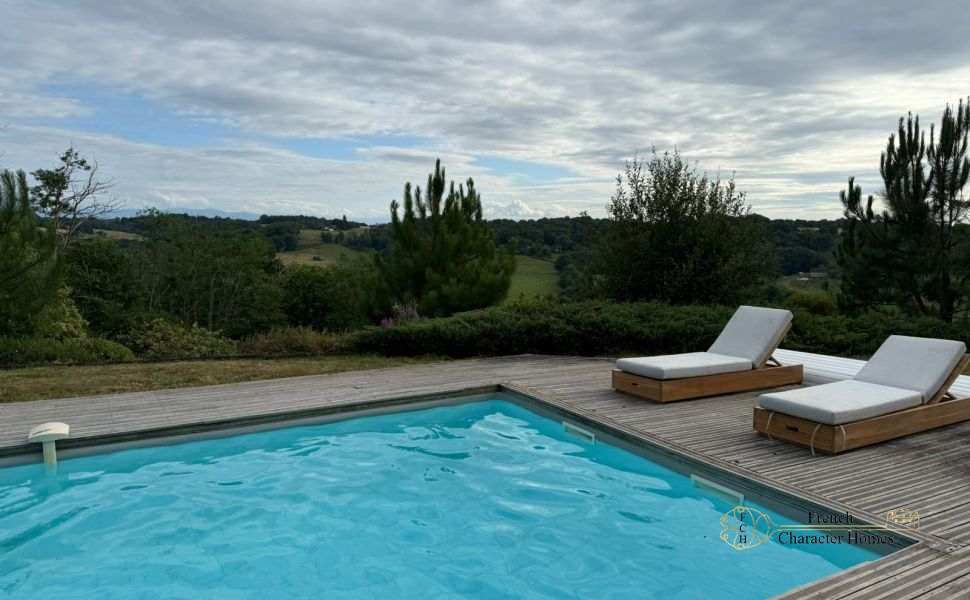 A Beautifully Presented 4 Bed Neo-Bearnaise Villa With Pool And Mountain Views