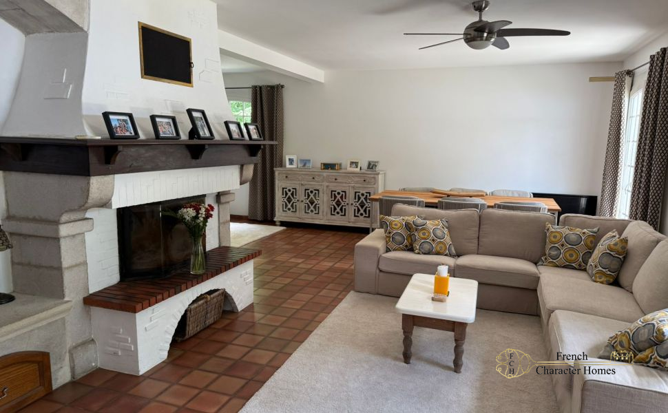 A Beautifully Presented 4 Bed Neo-Bearnaise Villa With Pool And Mountain Views