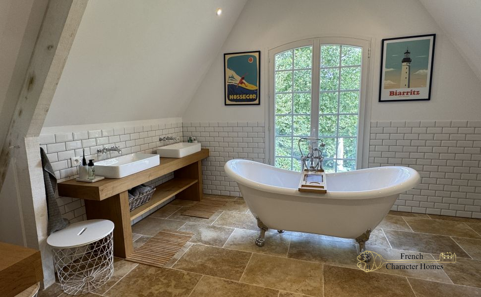 A Beautifully Presented 4 Bed Neo-Bearnaise Villa With Pool And Mountain Views