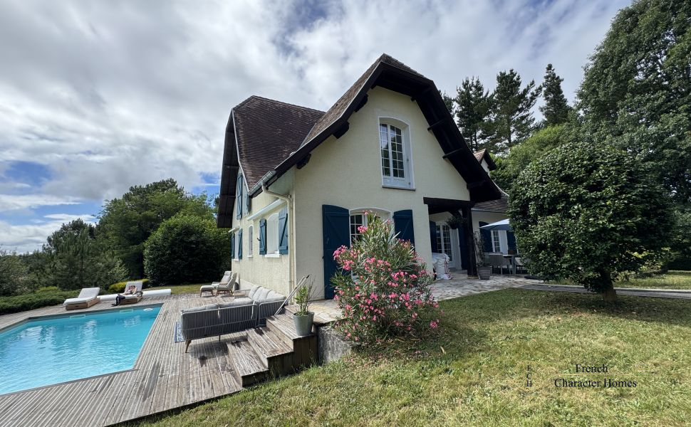 A Beautifully Presented 4 Bed Neo-Bearnaise Villa With Pool And Mountain Views