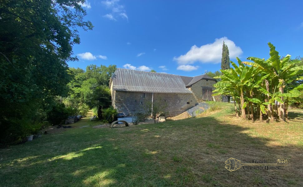 Superb 17th century Bearnaise farm in the heart of the Jurancon wine region just 20 minutes from Pau
