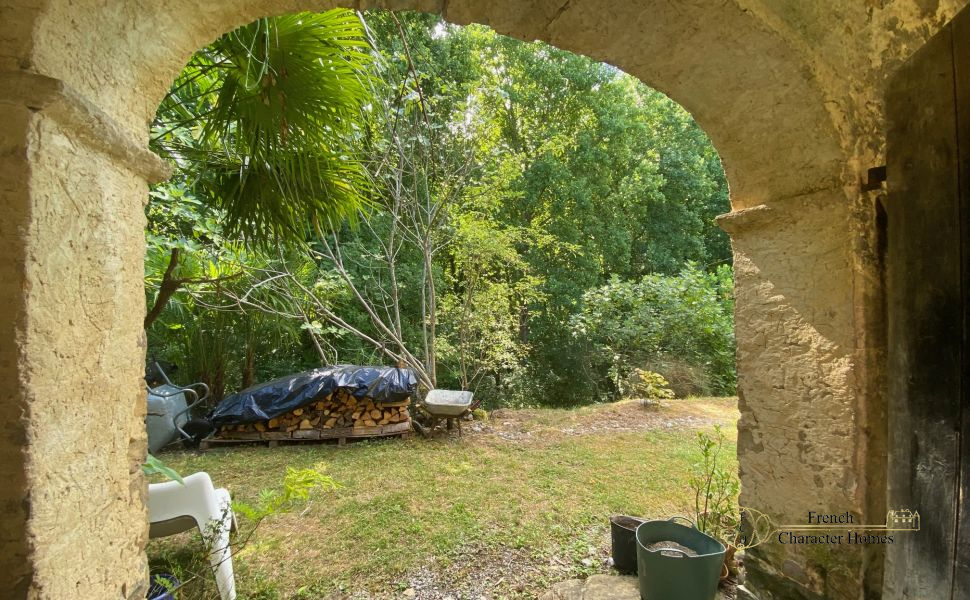 Superb 17th century Bearnaise farm in the heart of the Jurancon wine region just 20 minutes from Pau