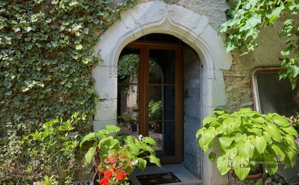 Superb 17th century Bearnaise farm in the heart of the Jurancon wine region just 20 minutes from Pau