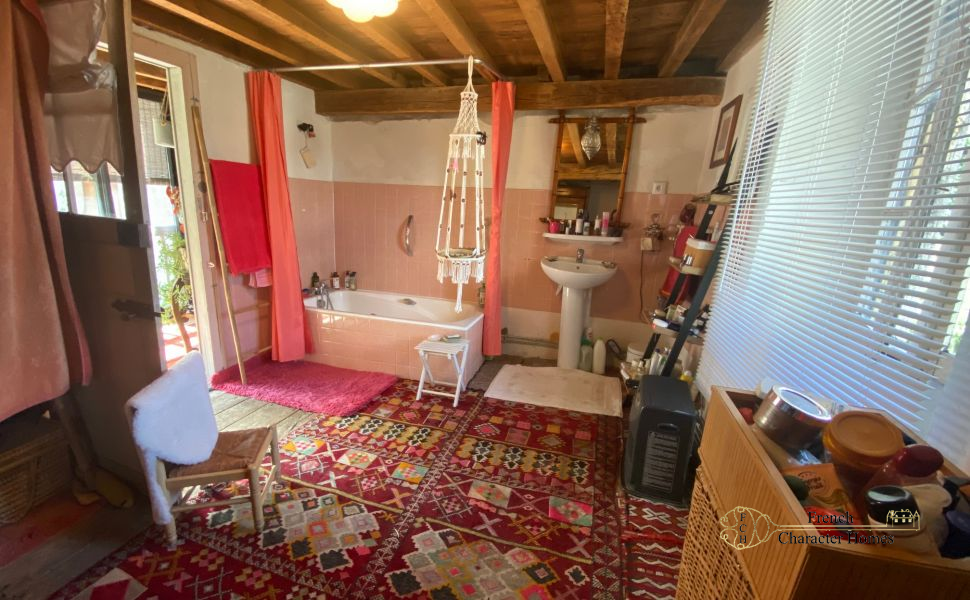 Superb 17th century Bearnaise farm in the heart of the Jurancon wine region just 20 minutes from Pau