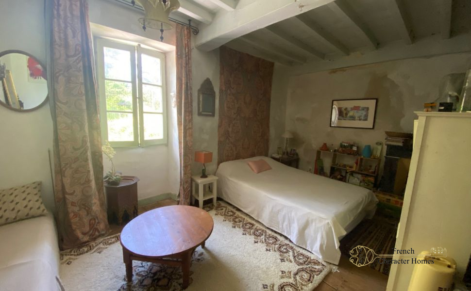 Superb 17th century Bearnaise farm in the heart of the Jurancon wine region just 20 minutes from Pau