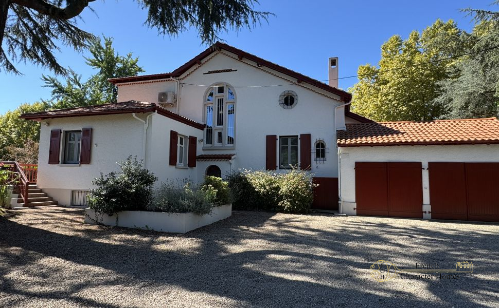 An Impeccably Presented Basque Style Villa In Popular Bastide Town Of Navarrenx