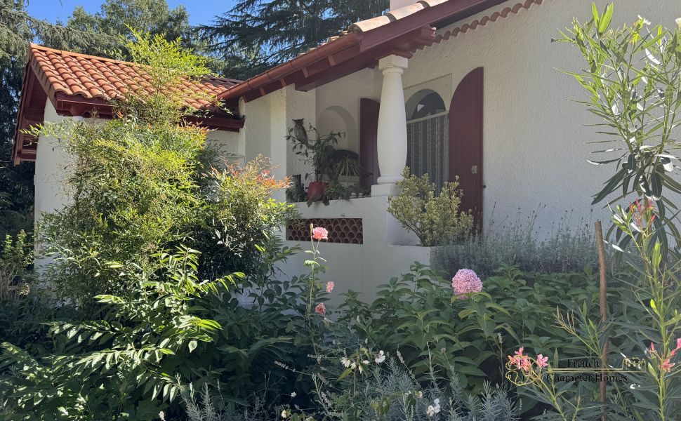 An Impeccably Presented Basque Style Villa In Popular Bastide Town Of Navarrenx