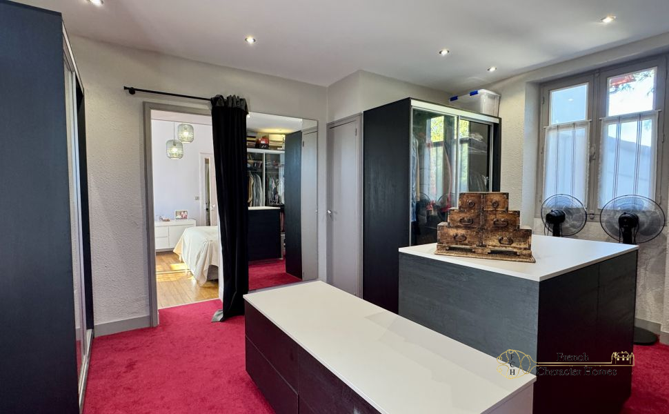 An Impeccably Presented Basque Style Villa In Popular Bastide Town Of Navarrenx