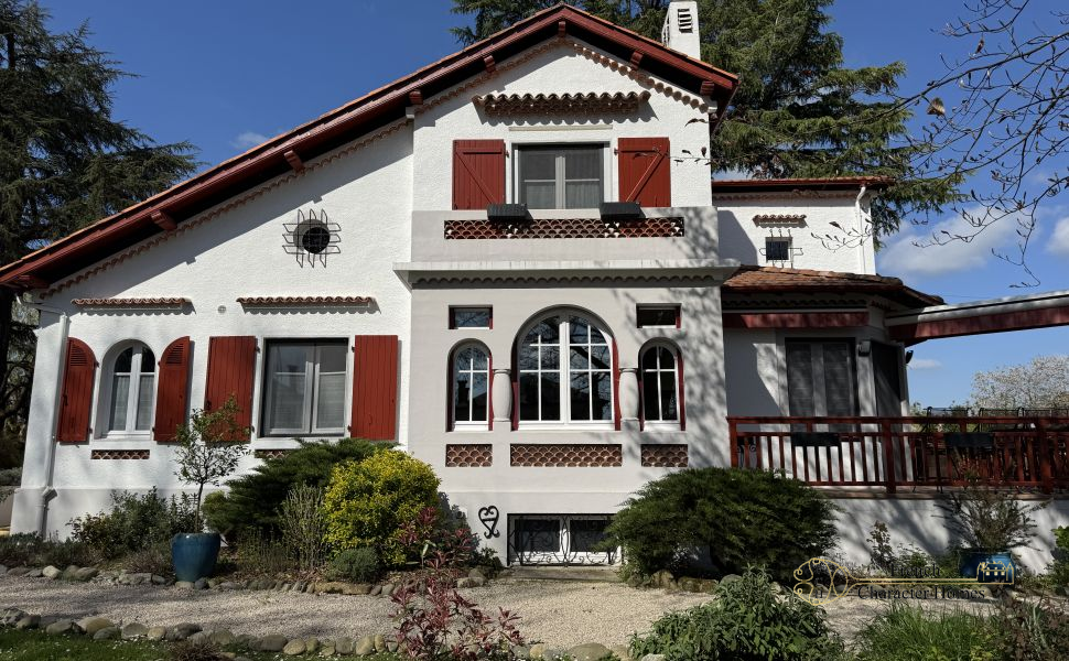 An Impeccably Presented Basque Style Villa In Popular Bastide Town Of Navarrenx
