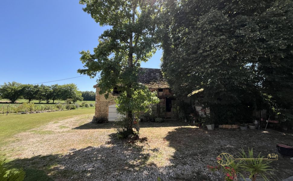 Charming & Thoughtfully Renovated 3 bedroom Béarnaise Farmhouse with Large Barn