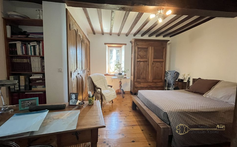 Charming & Thoughtfully Renovated 3 bedroom Béarnaise Farmhouse with Large Barn
