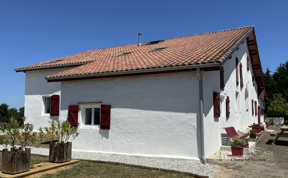 Exceptional Landaise Estate with Tourism Potential, Panoramic Views, Pool & Spacious Outbuildings