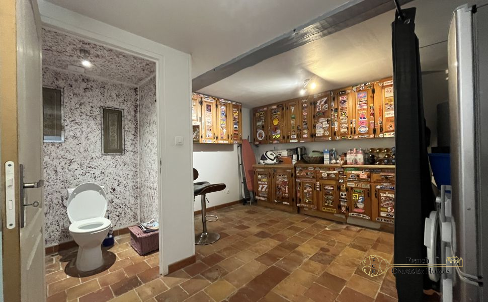 Exceptional Landaise Estate with Tourism Potential, Panoramic Views, Pool & Spacious Outbuildings