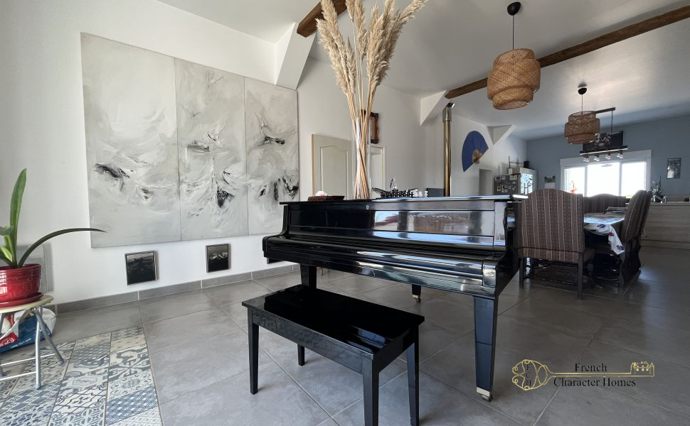 Exceptional Landaise Estate with Tourism Potential, Panoramic Views, Pool & Spacious Outbuildings