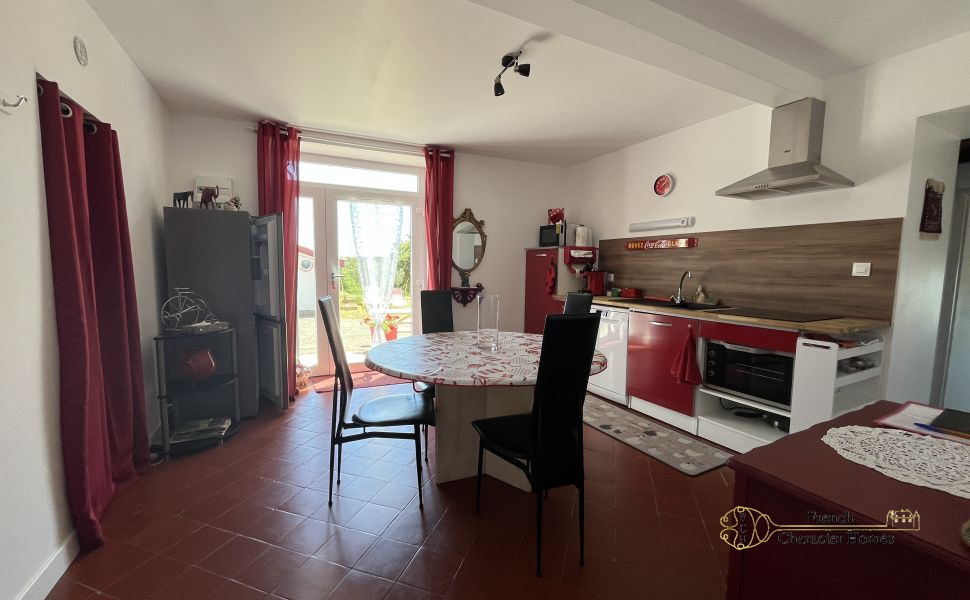 Exceptional Landaise Estate with Tourism Potential, Panoramic Views, Pool & Spacious Outbuildings