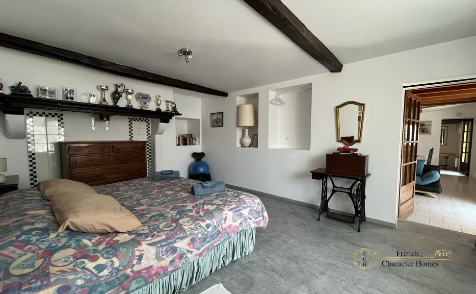 Exceptional Landaise Estate with Tourism Potential, Panoramic Views, Pool & Spacious Outbuildings
