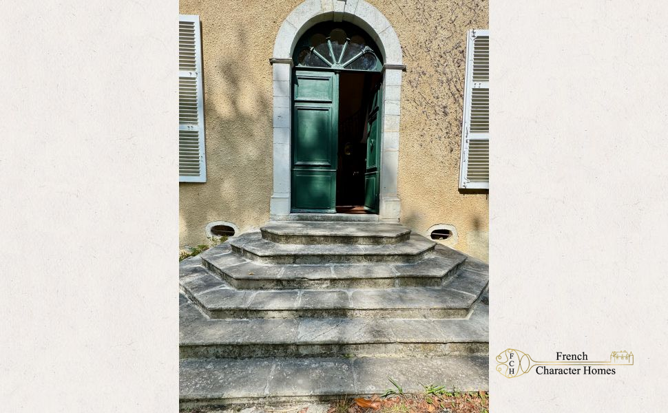 Elegant 18C Country Manor House with 2 Guest Cottages, Barn & 12 acres of Land