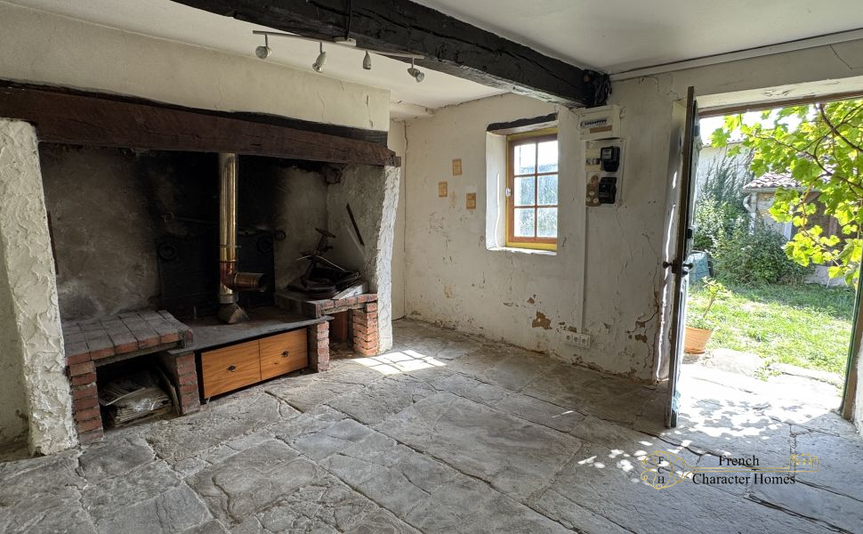 Elegant 18C Country Manor House with 2 Guest Cottages, Barn & 12 acres of Land