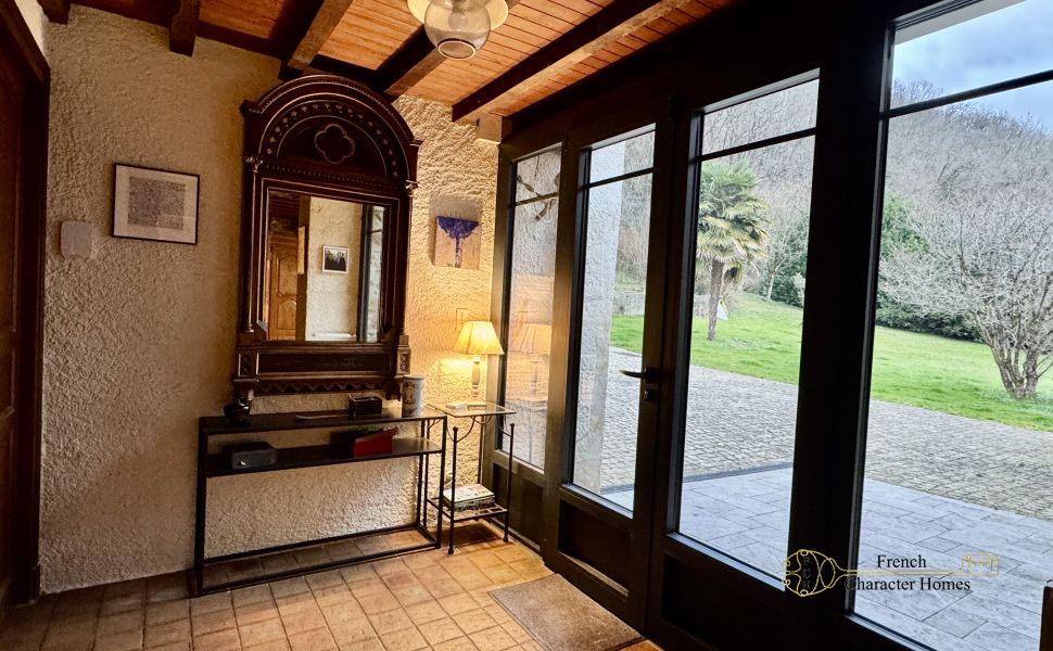 Béarnaise Fermette with Barn Conversion, Swimming Pool and Pyrenees Views, near Pau