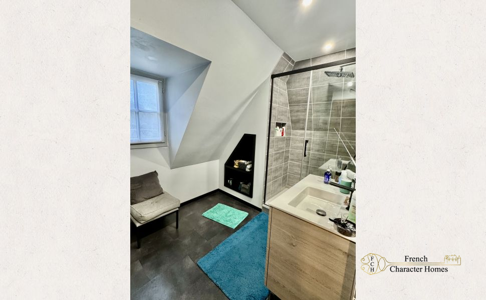 Béarnaise Fermette with Barn Conversion, Swimming Pool and Pyrenees Views, near Pau