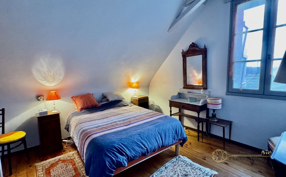 Béarnaise Fermette with Barn Conversion, Swimming Pool and Pyrenees Views, near Pau