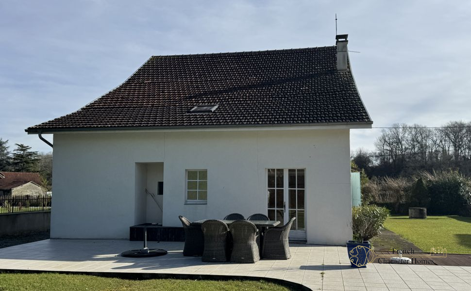 FOR SALE FURNISHED. A Charming Village Property With 5 Bedrooms and Swimming Pool 