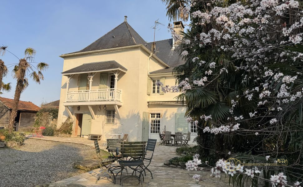 Substantial Village Manor House with River Frontage