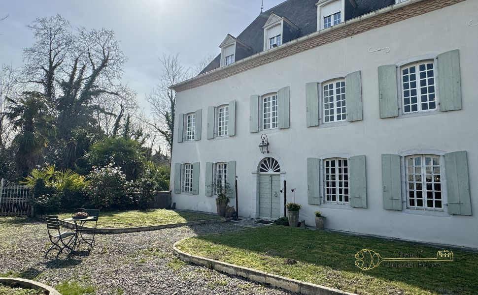 Substantial Village Manor House with River Frontage