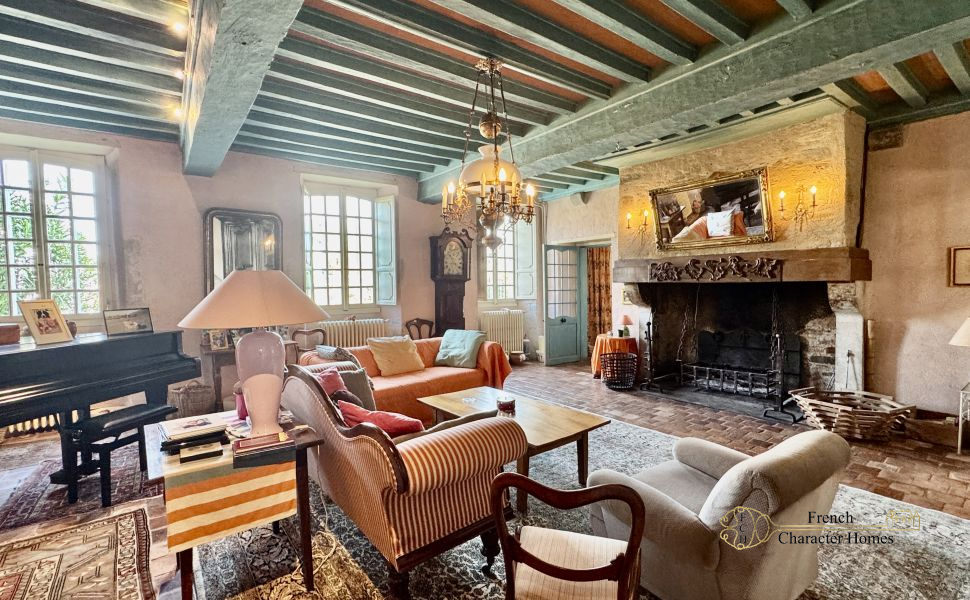 Substantial Village Manor House with River Frontage