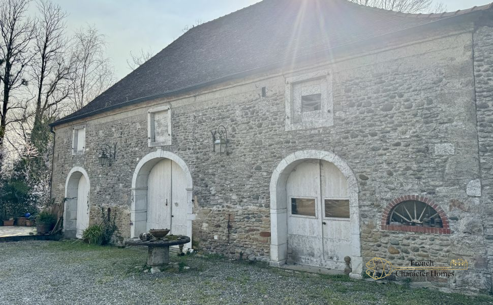 Substantial Village Manor House with River Frontage