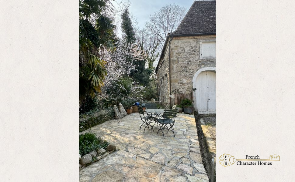 Substantial Village Manor House with River Frontage