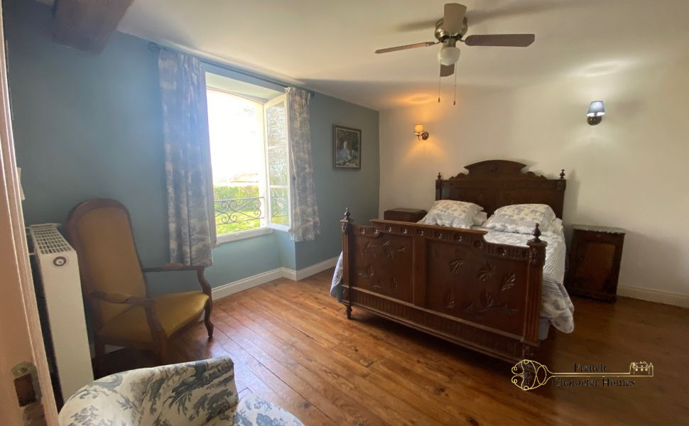 Magnificent 17C Property with 4 bedroom Guest Cottage 30 minutes from Pau