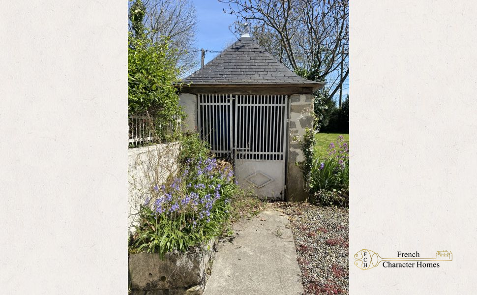 Magnificent 17C Property with 4 bedroom Guest Cottage 30 minutes from Pau