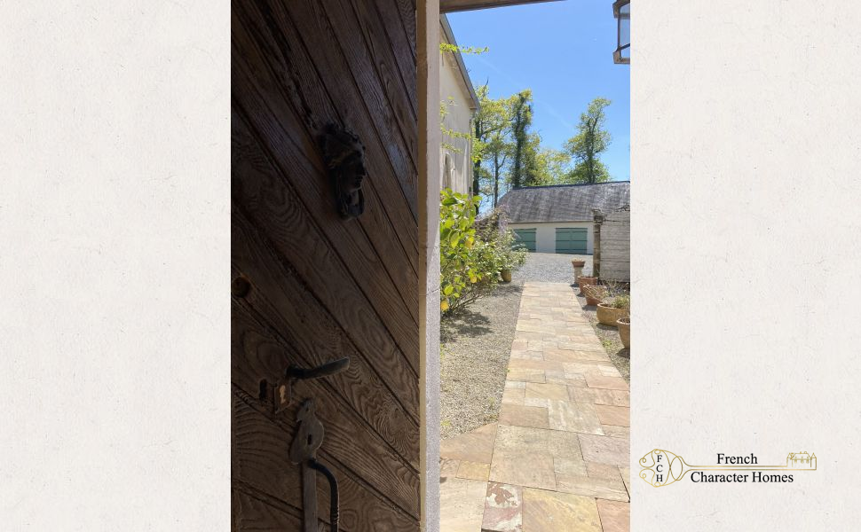 Magnificent 17C Property with 4 bedroom Guest Cottage 30 minutes from Pau