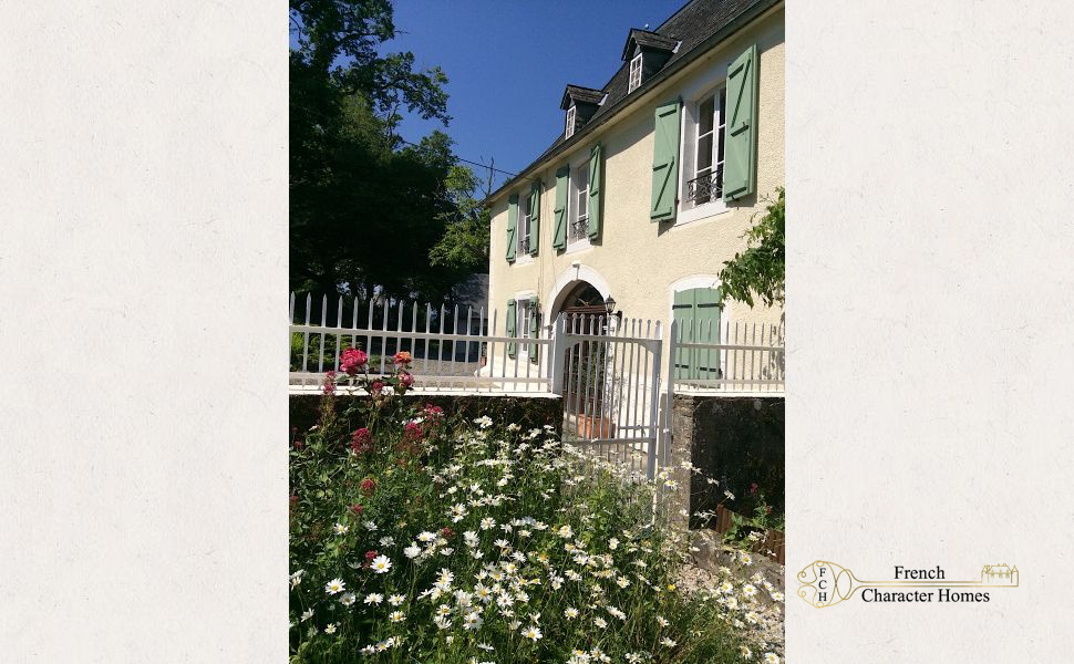Magnificent 17C Property with 4 bedroom Guest Cottage 30 minutes from Pau