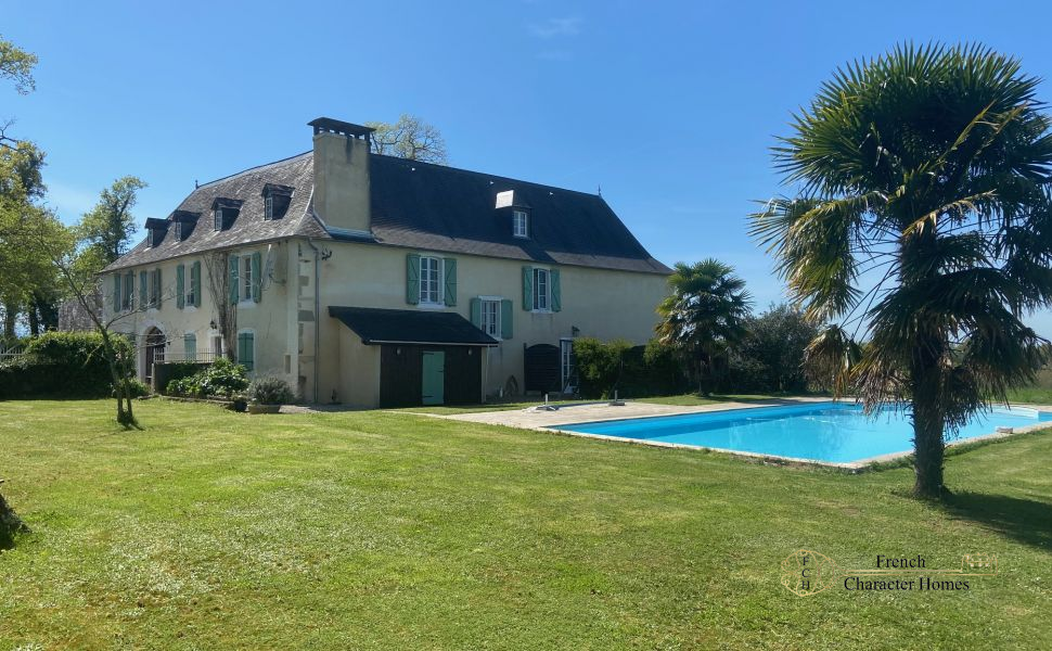 Magnificent 17C Property with 4 bedroom Guest Cottage 30 minutes from Pau