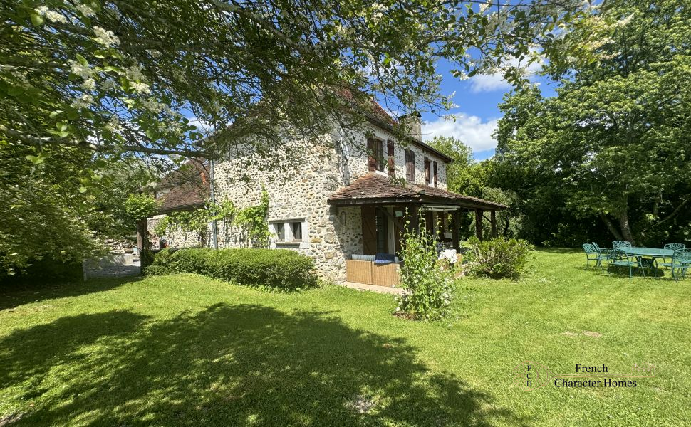 A Beautifully Converted Stone Bergerie with Swimming Pool and Mountain Views