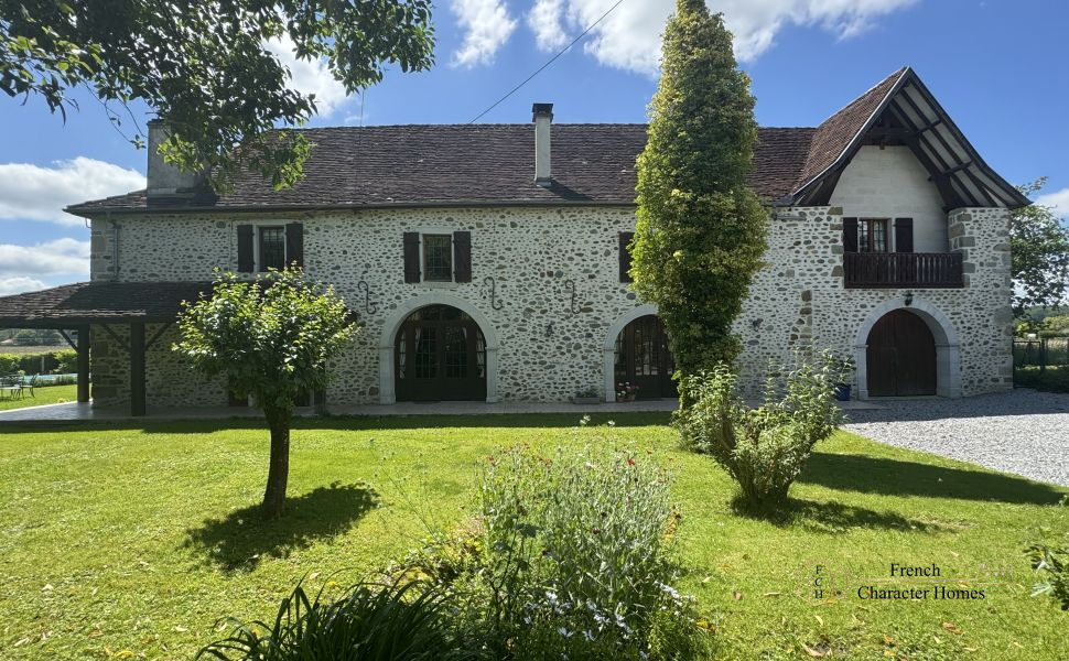 A Beautifully Converted Stone Bergerie with Swimming Pool and Mountain Views