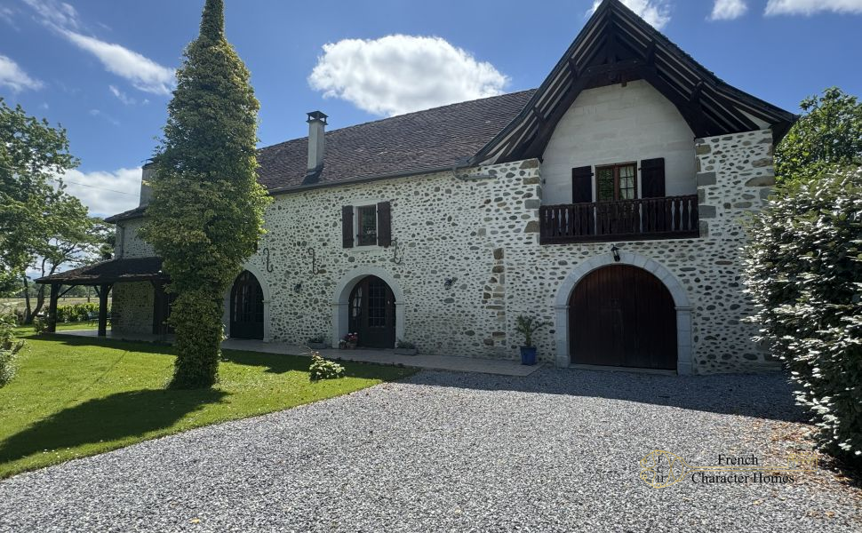 A Beautifully Converted Stone Bergerie with Swimming Pool and Mountain Views