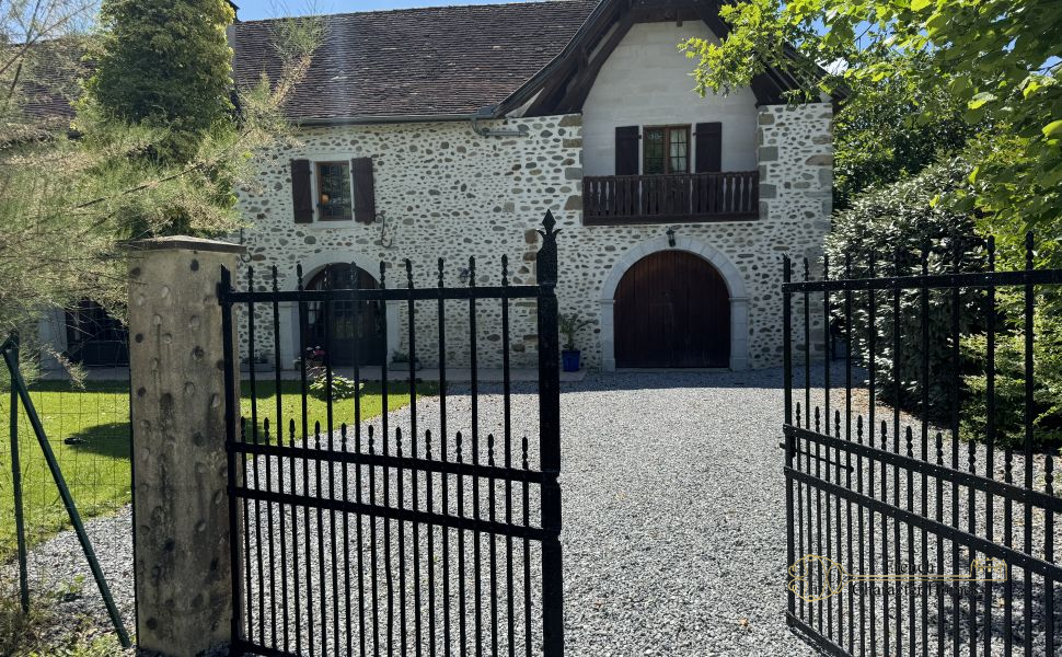 A Beautifully Converted Stone Bergerie with Swimming Pool and Mountain Views