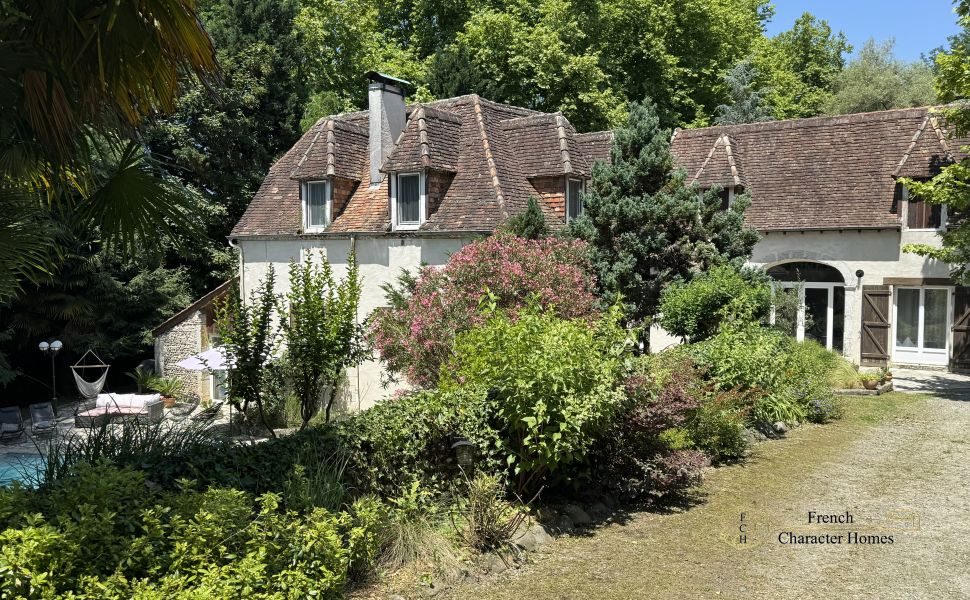 Picturesque 19th Century Watermill In Private Grounds With Swimming Pool