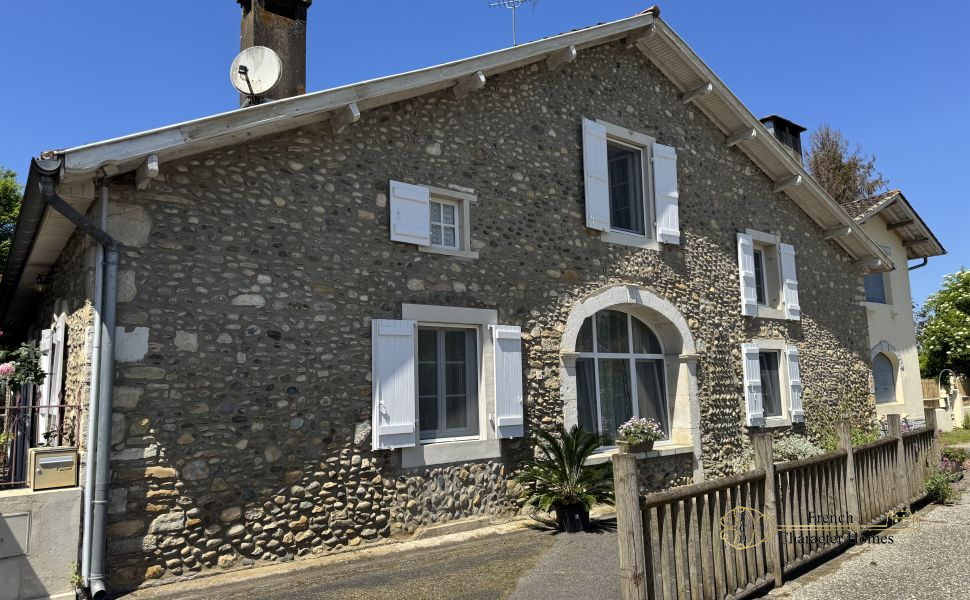 An Immaculately Presented 18C Landaise Farmhouse In Private, Landscaped Grounds of 2,500m2