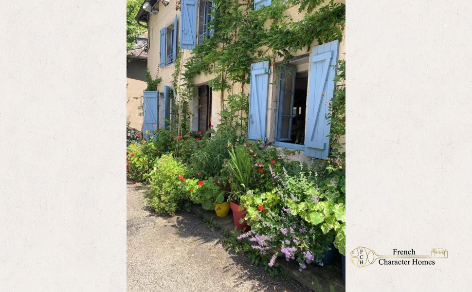 Charming Bearnaise Village House With Artists Studio In the Heart of The Valley Aspe